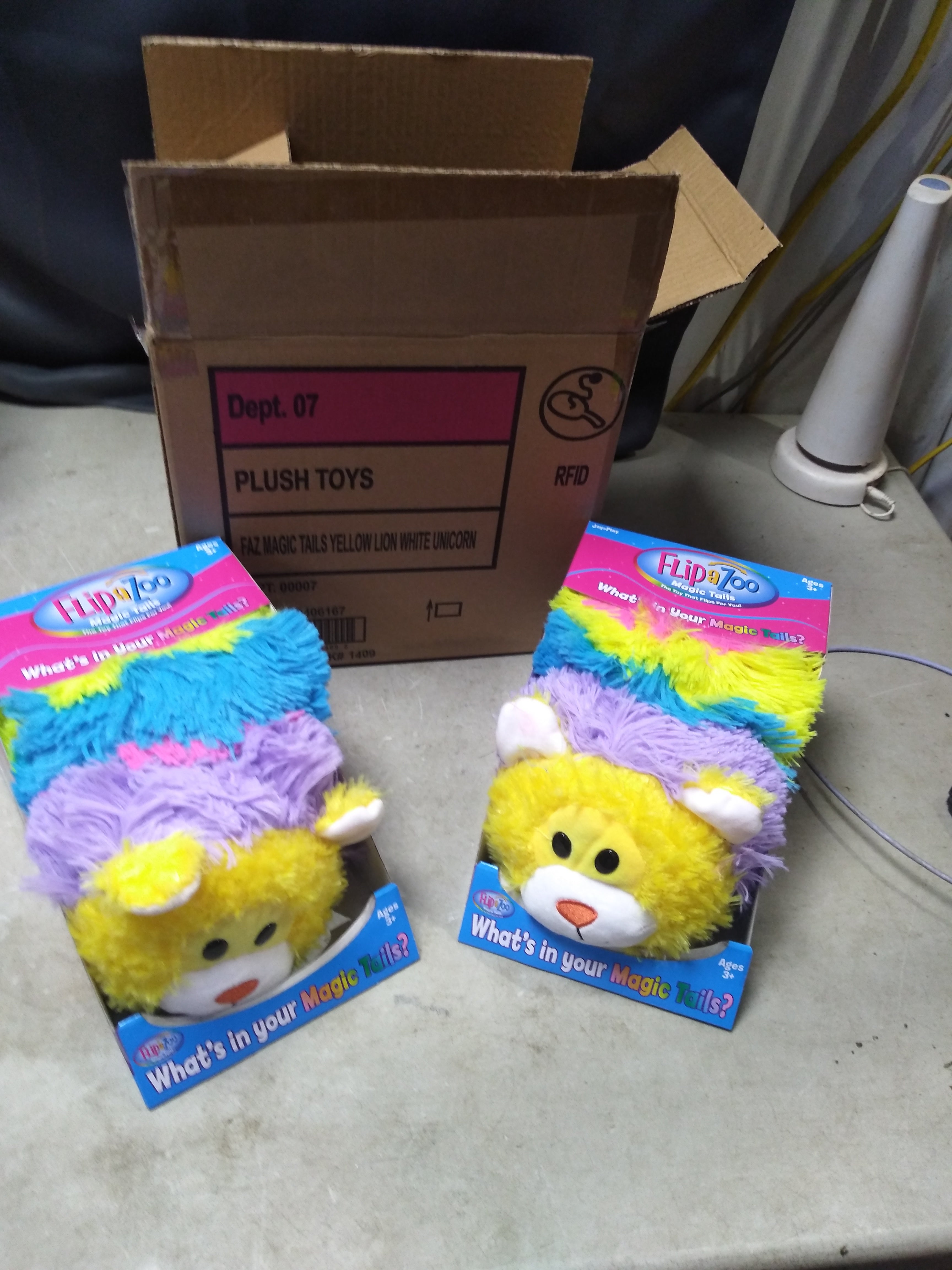 Magic Tails Lot of 2 Yellow Lion / White Unicorn